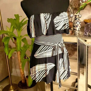 BCBG Maxazaria strapless ruffles top size M